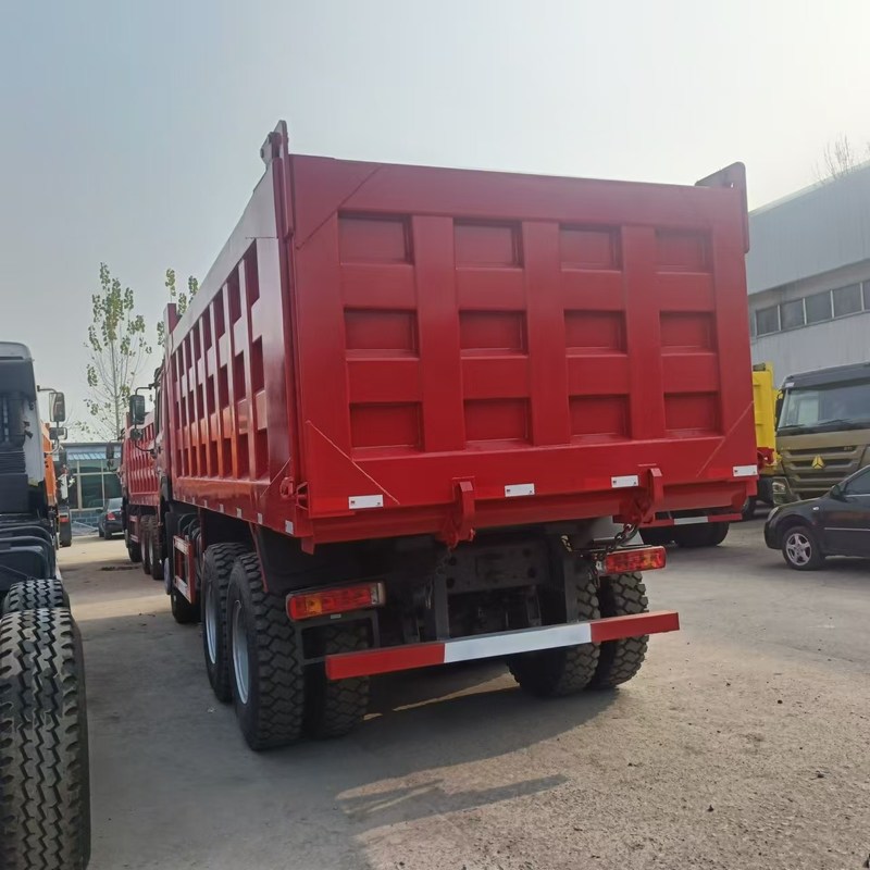 6x4 Diesel camion de décharge d'occasion à bascule nouvelle marque Howo 336hp diesel manuel