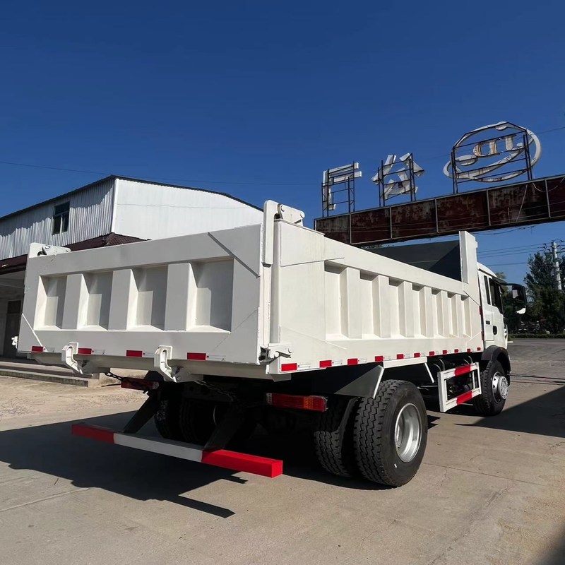 Camion à benne basculante d'occasion Howo T5G Sinotruk Howo 6x4 Benne 10 Wheeler diesel manuel