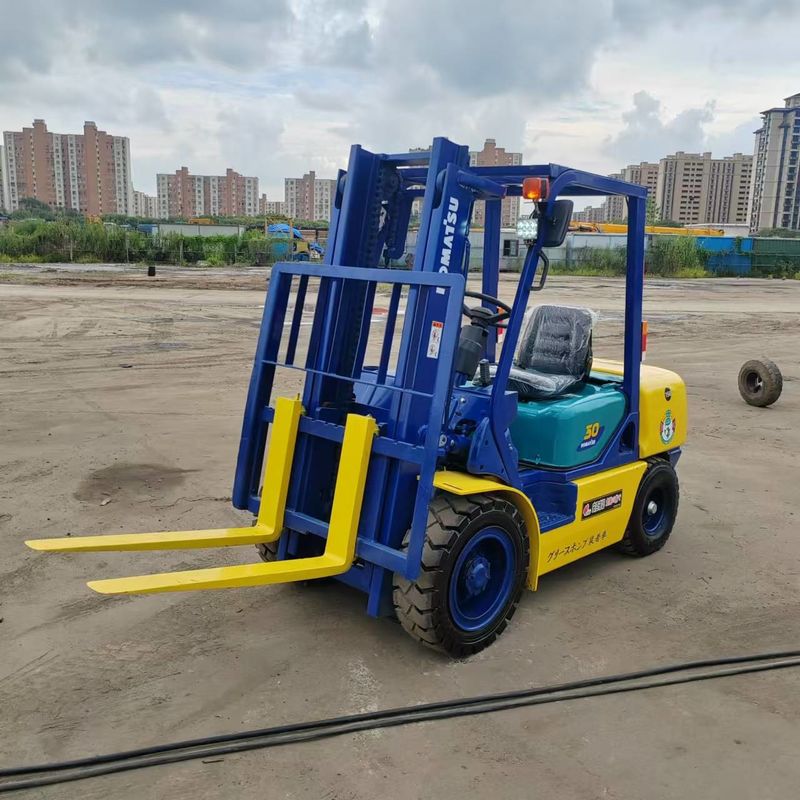 Équipement de manutention de matériaux à deux étages pour chariots élévateurs à deux roues utilisés Komatsu FD30 3 tonnes
