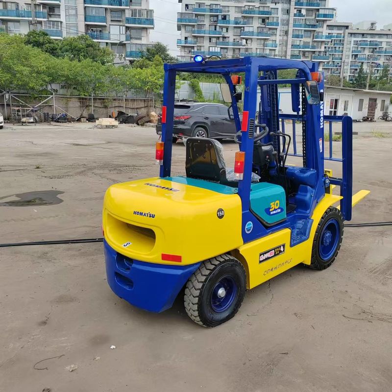 Équipement de manutention de matériaux à deux étages pour chariots élévateurs à deux roues utilisés Komatsu FD30 3 tonnes