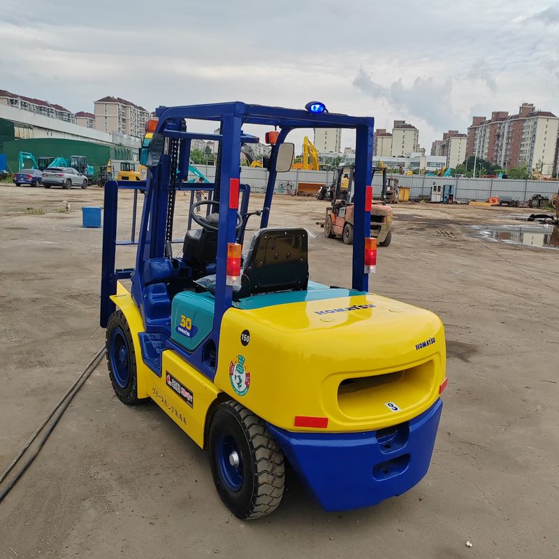 Équipement de manutention de matériaux à deux étages pour chariots élévateurs à deux roues utilisés Komatsu FD30 3 tonnes