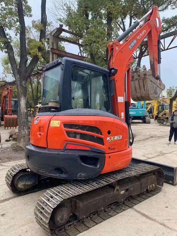 Utilisé Kubota Digger KX163 d'occasion 5,5 tonnes Petit type Mini Excavateur à rampe 35,5kw