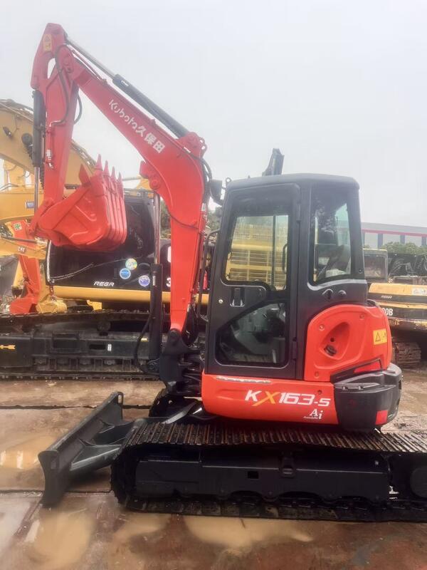 Mini pelle sur chenilles Kubota Digger KX163 5,5 tonnes d'occasion, 35,5 kW avec godet 0,19 m3